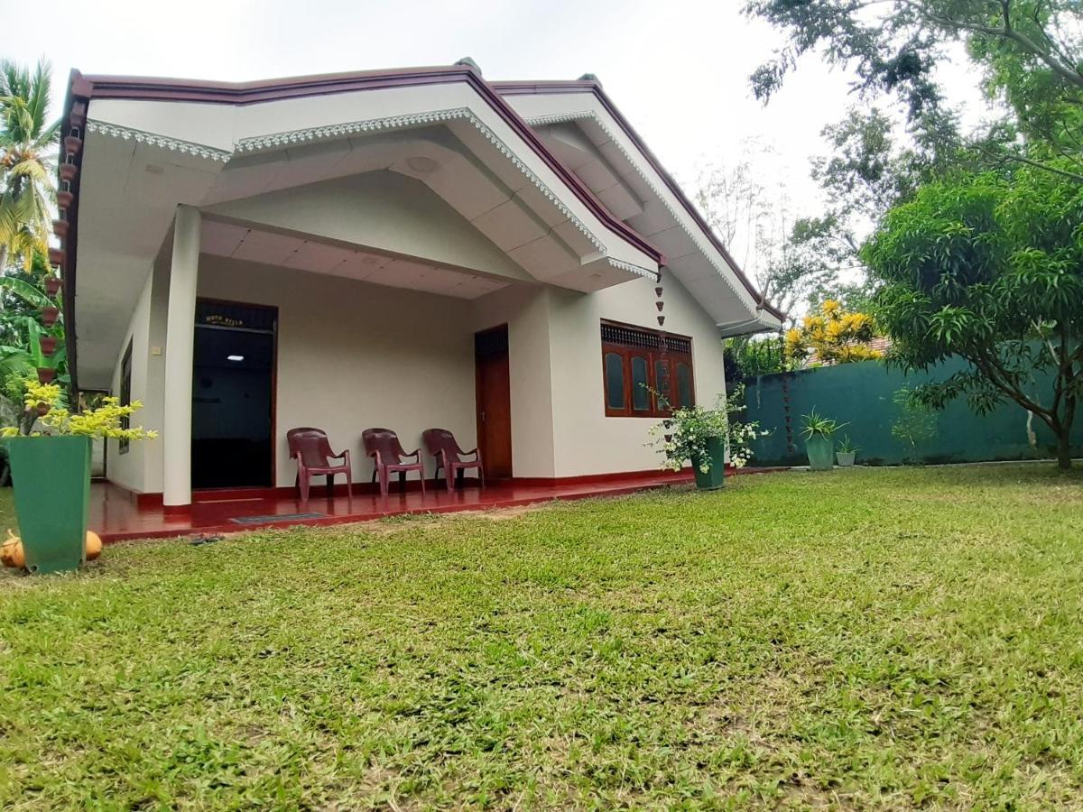 Mutu Villa Zuid-Dikwella Buitenkant foto
