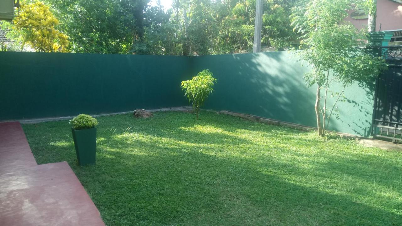 Mutu Villa Zuid-Dikwella Buitenkant foto